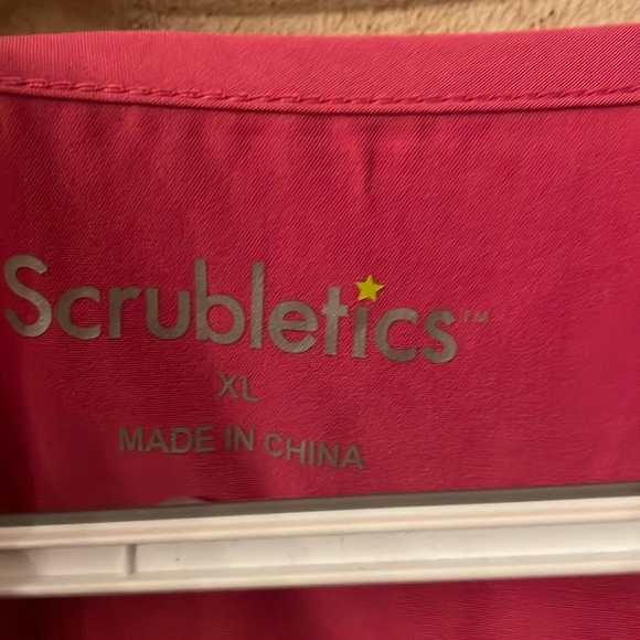 Scrubletics Scrub Top - Picture 3 of 6